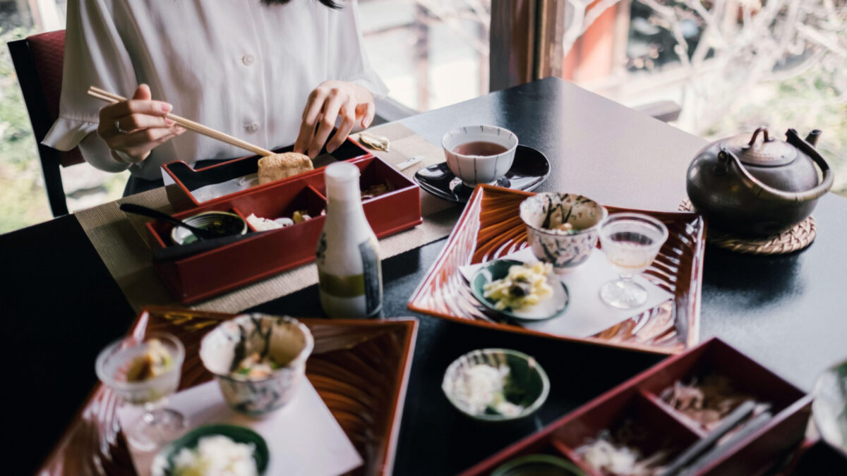 Comment reconnaître un restaurant japonais authentique parmi les chaînes de sushis ?